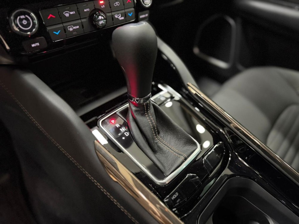 Jeep Commander Limited — foto 14